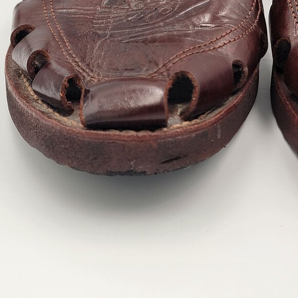 Don Chuy Brown Leather Fisherman Sandals With Buckle Closure & Embossed Design - Picture 2 of 16